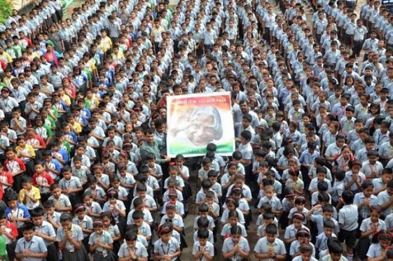 Students pay last tribute to Kalam